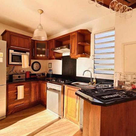 Scenic Riverfront 2 Bedroom Villa In Port Chambly Baie-du-Tombeau ภายนอก รูปภาพ
