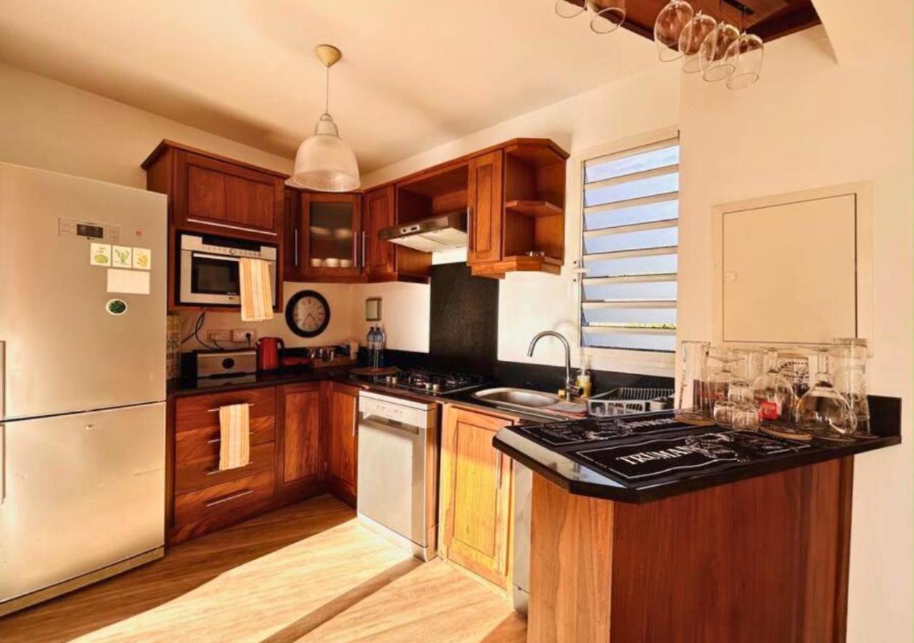 Scenic Riverfront 2 Bedroom Villa In Port Chambly Baie-du-Tombeau ภายนอก รูปภาพ
