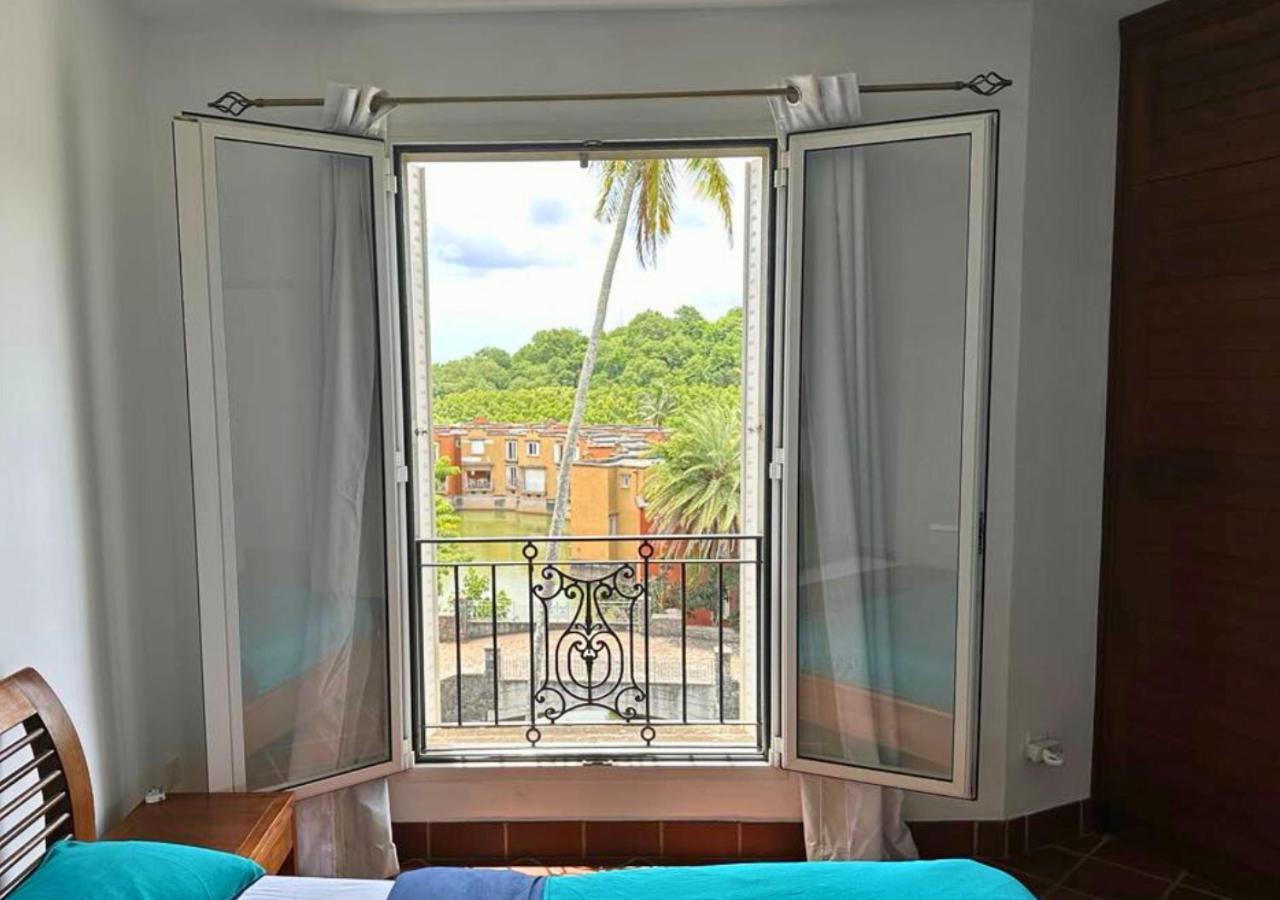 Scenic Riverfront 2 Bedroom Villa In Port Chambly Baie-du-Tombeau ภายนอก รูปภาพ